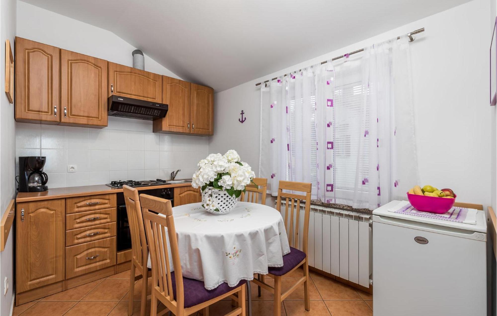 2 Bedroom Beautiful Apartment In Rukavac Exterior photo
